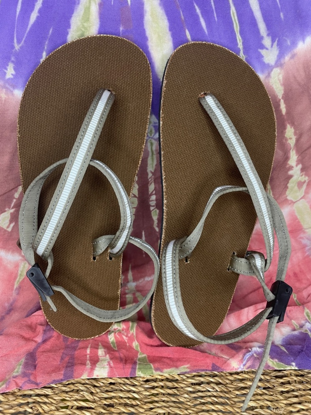 Earth Runners Women’s Brown and Silver T-Strap Barefoot Sandals Sz 9 New